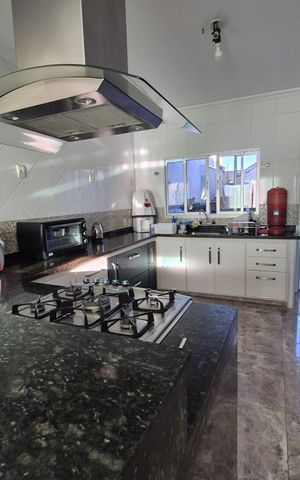 Casa para alugar com 250m², 3 quartos e 3 vagas Casa para alugar com 250m², 3 quartos e 3 vagasCozinha