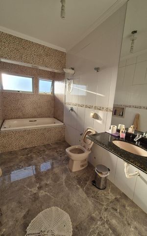 Casa para alugar com 250m², 3 quartos e 3 vagas Casa para alugar com 250m², 3 quartos e 3 vagasSuíte