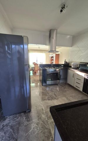 Casa para alugar com 250m², 3 quartos e 3 vagas Casa para alugar com 250m², 3 quartos e 3 vagasCozinha