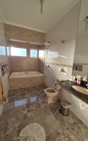 Casa para alugar com 250m², 3 quartos e 3 vagas Casa para alugar com 250m², 3 quartos e 3 vagasSuíte