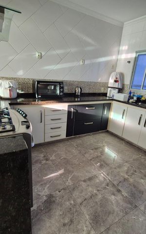Casa para alugar com 250m², 3 quartos e 3 vagas Casa para alugar com 250m², 3 quartos e 3 vagasCozinha