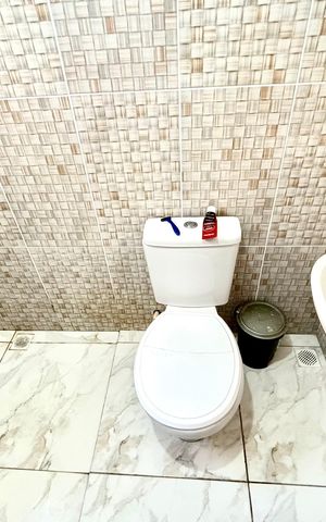 Casa de condomínio para alugar com 64m², 2 quartos e 1 vaga Casa de condomínio para alugar com 64m², 2 quartos e 1 vagaBanheiro da Suíte 1
