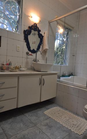Casa para alugar com 430m², 2 quartos e 5 vagasBanheiro da Suíte 1