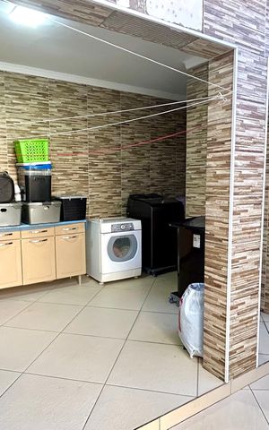 Casa à venda com 152m², 2 quartos e 2 vagas Casa à venda com 152m², 2 quartos e 2 vagasÁrea de Serviço