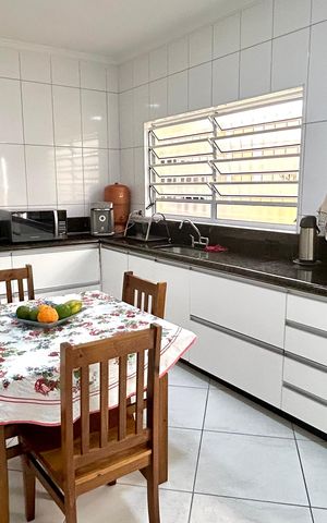 Casa à venda com 152m², 2 quartos e 2 vagas Casa à venda com 152m², 2 quartos e 2 vagasCozinha