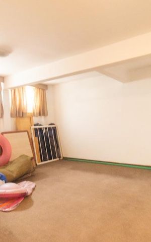 Casa à venda com 924m², 5 quartos e 10 vagas Casa à venda com 924m², 5 quartos e 10 vagasQuarto de serviço
