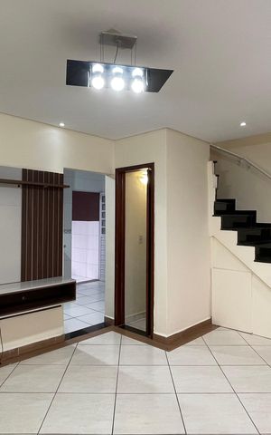 Casa de condomínio para alugar com 102m², 3 quartos e 2 vagas Casa de condomínio para alugar com 102m², 3 quartos e 2 vagasSala