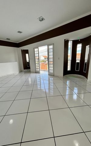 Casa à venda com 188m², 3 quartos e 5 vagas Casa à venda com 188m², 3 quartos e 5 vagasSala