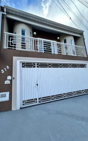 Casa à venda com 188m², 3 quartos e 5 vagas Casa à venda com 188m², 3 quartos e 5 vagasFachada