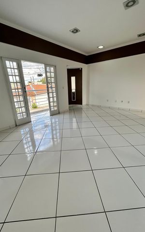 Casa à venda com 188m², 3 quartos e 5 vagas Casa à venda com 188m², 3 quartos e 5 vagasSala