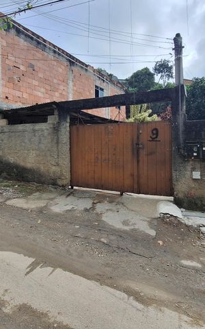 Casa à venda com 500m², 9 quartos e 2 vagas Casa à venda com 500m², 9 quartos e 2 vagasFachada