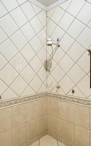 Casa para alugar com 395m², 4 quartos e 4 vagas Casa para alugar com 395m², 4 quartos e 4 vagasBanheiro 1