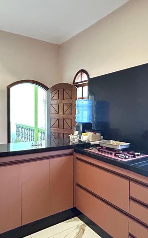 Casa para alugar com 395m², 4 quartos e 4 vagas Casa para alugar com 395m², 4 quartos e 4 vagasCozinha