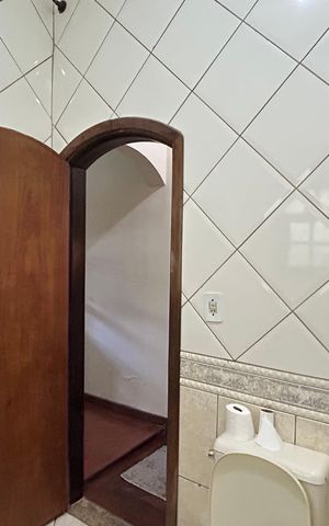 Casa para alugar com 395m², 4 quartos e 4 vagas Casa para alugar com 395m², 4 quartos e 4 vagasBanheiro 1