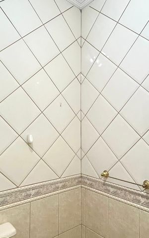 Casa para alugar com 395m², 4 quartos e 4 vagas Casa para alugar com 395m², 4 quartos e 4 vagasBanheiro 1