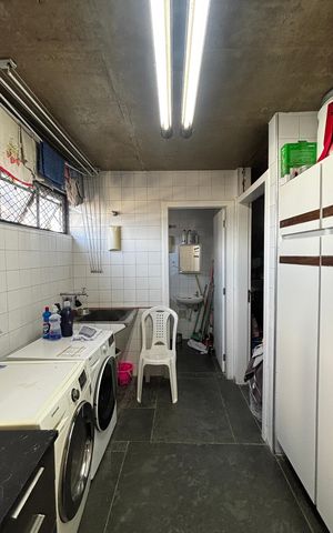 Apartamento à venda com 193m², 4 quartos e 1 vaga Apartamento à venda com 193m², 4 quartos e 1 vagaÁrea de Serviço
