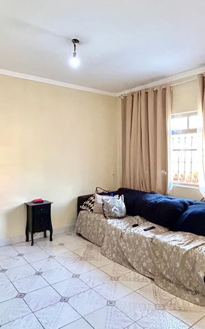 Casa à venda com 290m², 3 quartos e 1 vaga Casa à venda com 290m², 3 quartos e 1 vagaSala