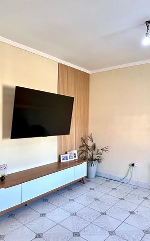 Casa à venda com 290m², 3 quartos e 1 vaga Casa à venda com 290m², 3 quartos e 1 vagaSala