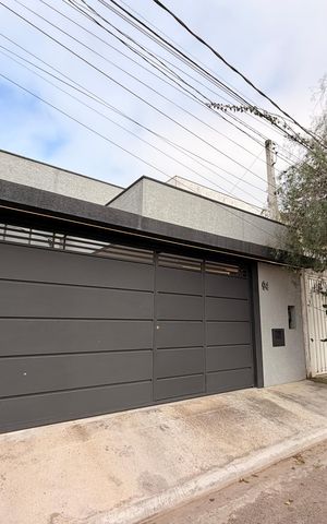 Casa à venda com 149m², 3 quartos e 2 vagasFachada