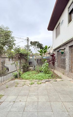 Casa para alugar com 225m², 4 quartos e 5 vagas Casa para alugar com 225m², 4 quartos e 5 vagasGaragem