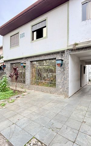 Casa para alugar com 225m², 4 quartos e 5 vagas Casa para alugar com 225m², 4 quartos e 5 vagasGaragem