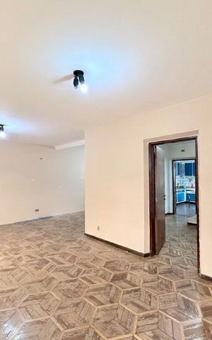 Casa para alugar com 225m², 4 quartos e 5 vagas Casa para alugar com 225m², 4 quartos e 5 vagasSala