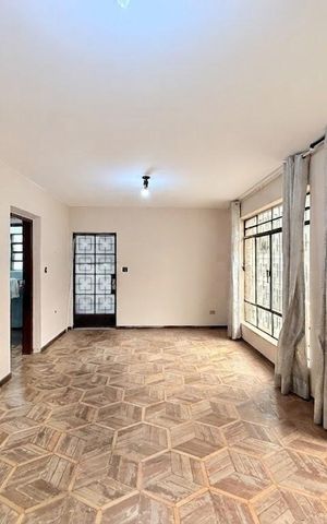 Casa para alugar com 225m², 4 quartos e 5 vagas Casa para alugar com 225m², 4 quartos e 5 vagasSala