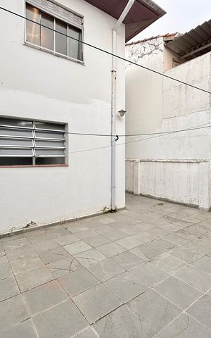 Casa para alugar com 225m², 4 quartos e 5 vagas Casa para alugar com 225m², 4 quartos e 5 vagasQuintal