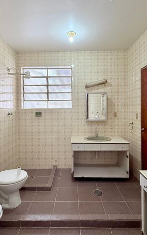 Casa para alugar com 225m², 4 quartos e 5 vagas Casa para alugar com 225m², 4 quartos e 5 vagasBanheiro da suíte