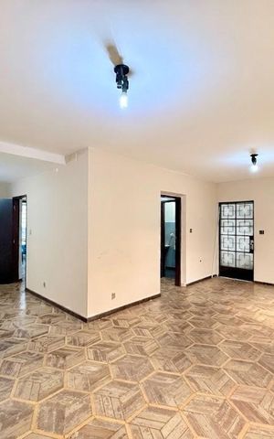 Casa para alugar com 225m², 4 quartos e 5 vagas Casa para alugar com 225m², 4 quartos e 5 vagasSala