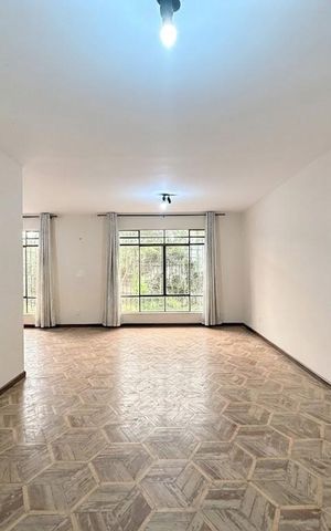 Casa para alugar com 225m², 4 quartos e 5 vagas Casa para alugar com 225m², 4 quartos e 5 vagasSala