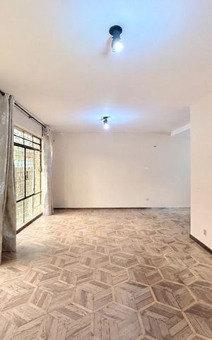 Casa para alugar com 225m², 4 quartos e 5 vagas Casa para alugar com 225m², 4 quartos e 5 vagasSala