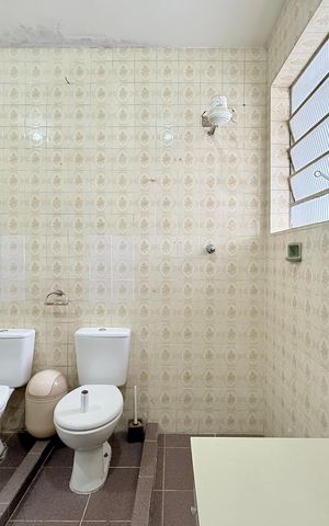 Casa para alugar com 225m², 4 quartos e 5 vagas Casa para alugar com 225m², 4 quartos e 5 vagasBanheiro social