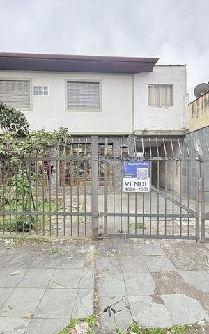 Casa para alugar com 225m², 4 quartos e 5 vagas Casa para alugar com 225m², 4 quartos e 5 vagasFachada