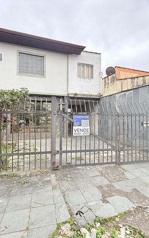Casa para alugar com 225m², 4 quartos e 5 vagas Casa para alugar com 225m², 4 quartos e 5 vagasFachada