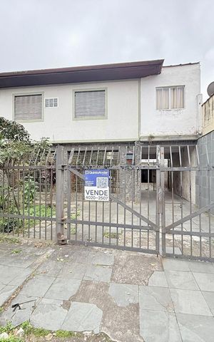 Casa para alugar com 225m², 4 quartos e 5 vagas Casa para alugar com 225m², 4 quartos e 5 vagasFachada