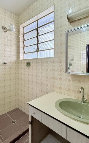 Casa para alugar com 225m², 4 quartos e 5 vagas Casa para alugar com 225m², 4 quartos e 5 vagasBanheiro social