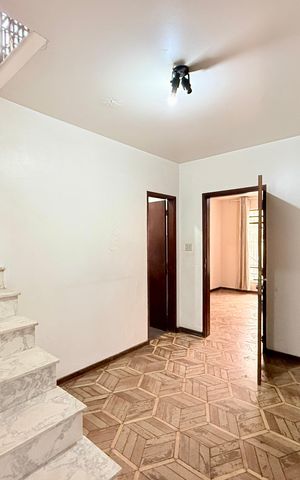 Casa para alugar com 225m², 4 quartos e 5 vagas Casa para alugar com 225m², 4 quartos e 5 vagasCorredor