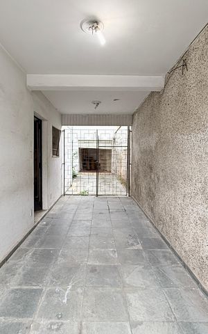 Casa para alugar com 225m², 4 quartos e 5 vagas Casa para alugar com 225m², 4 quartos e 5 vagasGaragem