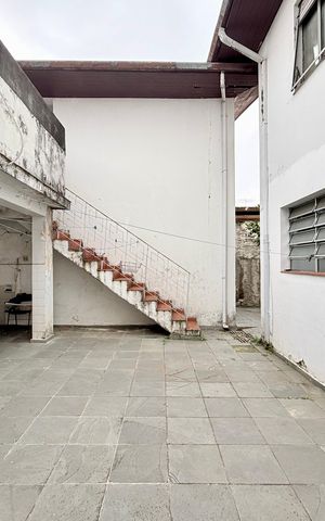 Casa para alugar com 225m², 4 quartos e 5 vagas Casa para alugar com 225m², 4 quartos e 5 vagasQuintal