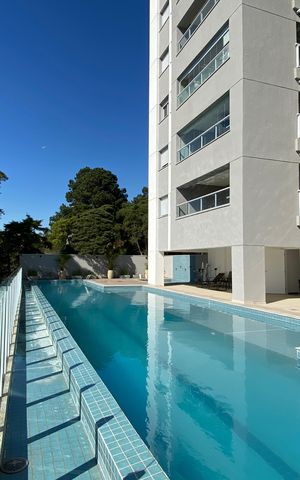 Apartamento à venda com 87m², 3 quartos e 2 vagas Apartamento à venda com 87m², 3 quartos e 2 vagasÁrea comum - Piscina