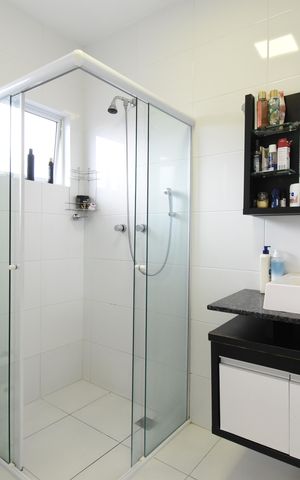 Casa de condomínio para alugar com 130m², 3 quartos e 2 vagasBanheiro da Suíte