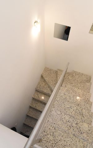 Casa de condomínio para alugar com 130m², 3 quartos e 2 vagasEscadas