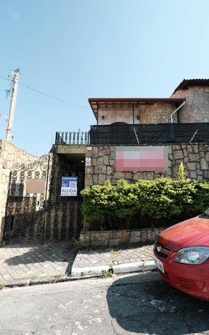 Casa para alugar com 260m², 4 quartos e 3 vagasFachada