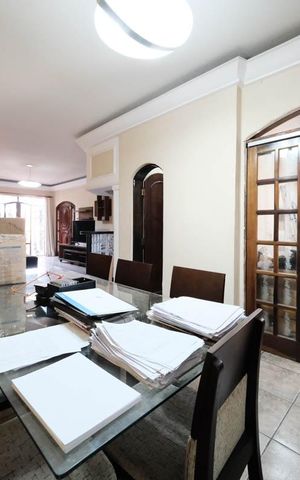 Casa para alugar com 260m², 4 quartos e 3 vagasSala
