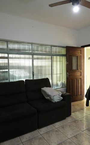 Casa à venda com 106m², 2 quartos e 2 vagasSala