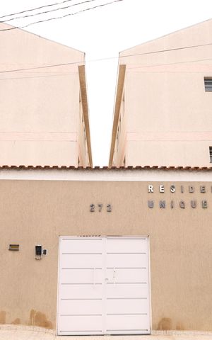 Apartamento à venda com 48m², 2 quartos e sem vagaFachada do condomínio - Placa grande instalada no portão do condomínio dia 06.07.2026 - Código da placa: GBEG-286