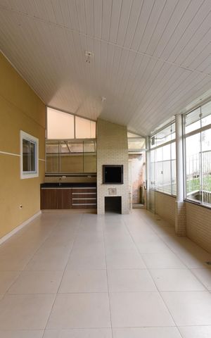 Casa à venda com 70m², 2 quartos e 8 vagasVaranda com Churrasqueira