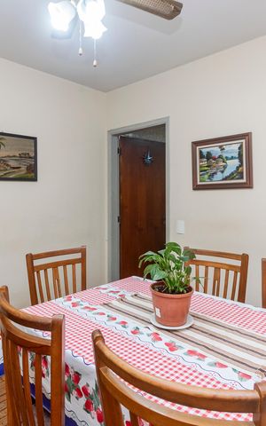 Casa à venda com 160m², 3 quartos e 2 vagas Casa à venda com 160m², 3 quartos e 2 vagasCopa