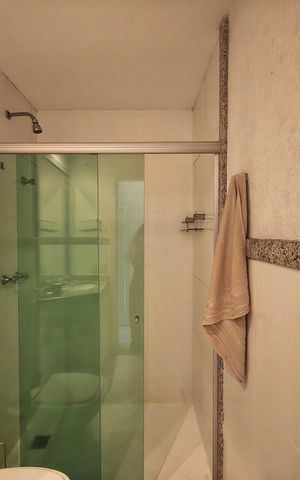 Casa de condomínio à venda com 403m², 5 quartos e 3 vagas Casa de condomínio à venda com 403m², 5 quartos e 3 vagasBanheiro da Suíte 2